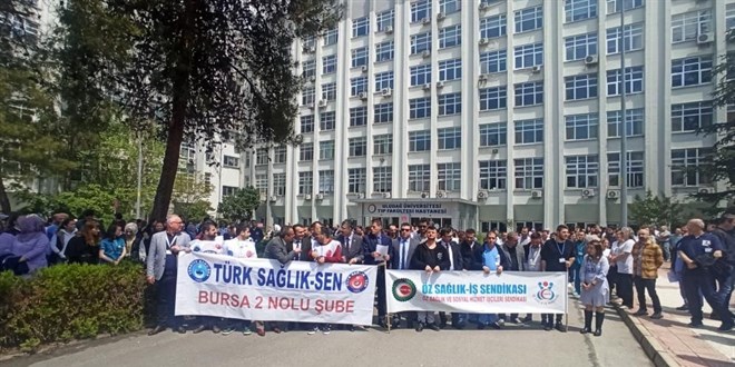 Bursa’da 2 hasta yakını tarafından darbedilen profesör için sağlıkçılardan tepki