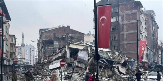 Malatya’da deprem nedeniyle idari izinli sayılan kamu çalışanları göreve başlıyor