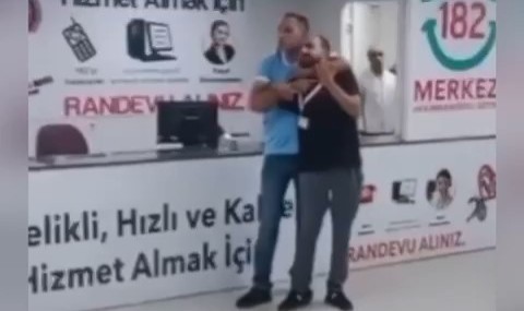 Diyarbakır Devlet Hastanesi’ne gelen bir vatandaş, hastane çalışanını rehin aldı!
