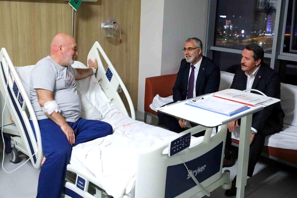 Çalışma ve Sosyal Güvenlik Bakanı, Memur-Sen Genel Başkan Yardımcısını hastanede ziyaret etti