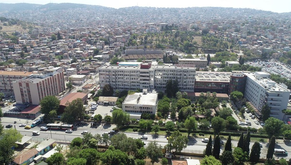 İzmir’de hastanede yangın: Zemin kat tahliye edildi